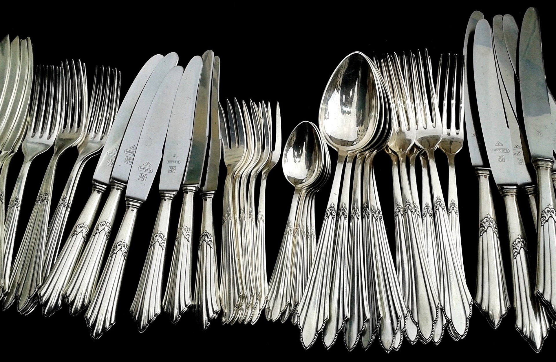 cutlery-377700_1920.jpg